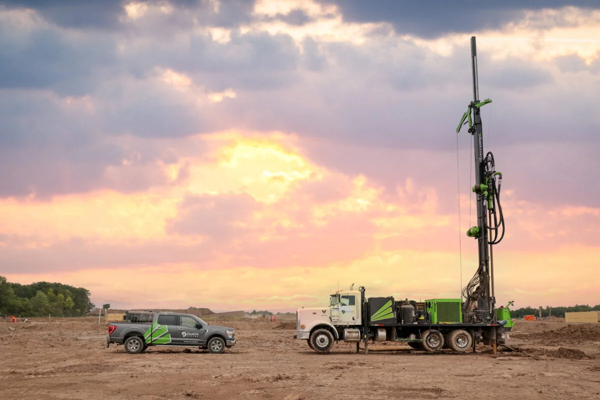Diverso truck and drilling rig on project site